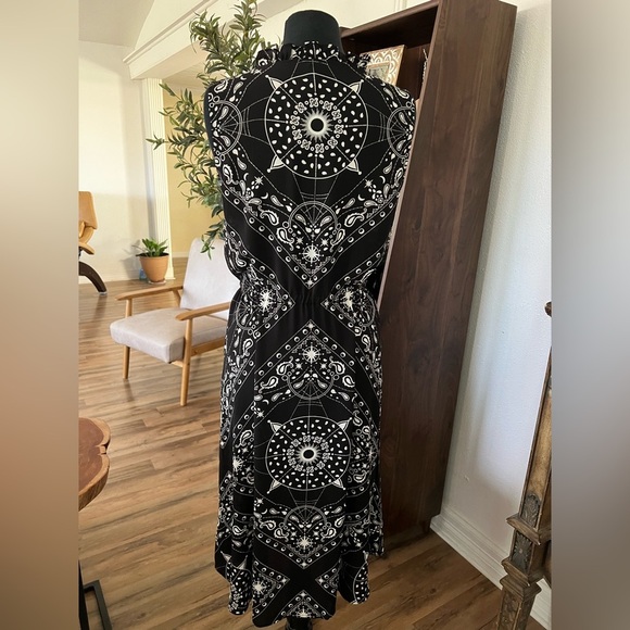 Talbots NEW Black & White Geometric/Handkerchief Sleeveless Midi Dress Medium - Picture 3 of 8